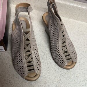 Bandolino Taupe Perforated Slingback Sandals size 8